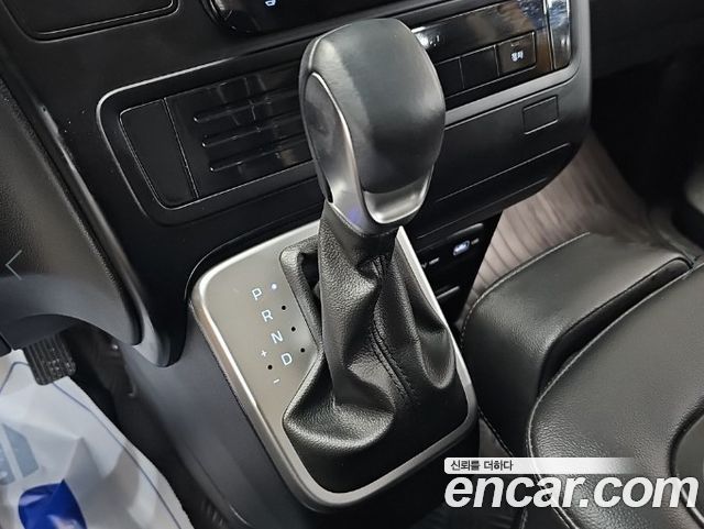 Hyundai Staria 2024 — photo 8