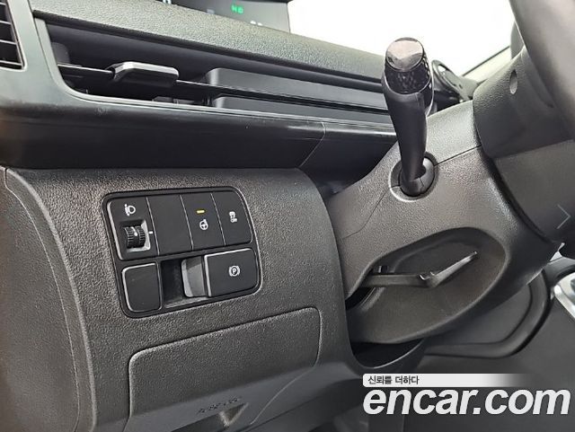 Hyundai Staria 2024 — photo 17