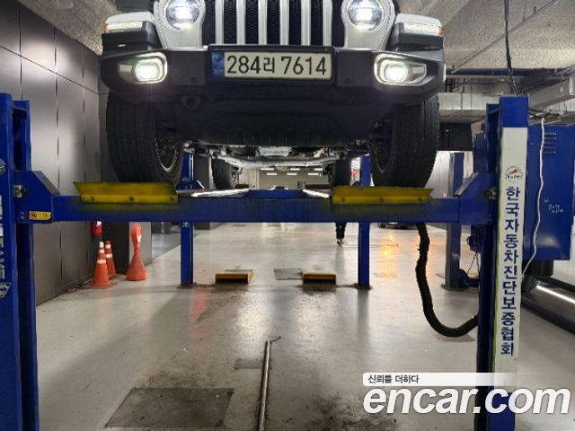 Jeep Wrangler 2023 — photo 1