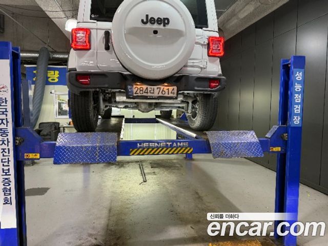 Jeep Wrangler 2023 — photo 2