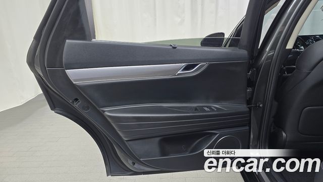 Genesis G80 2022 — photo 15