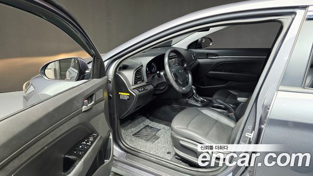 Hyundai AVANTE 2018 — photo 10