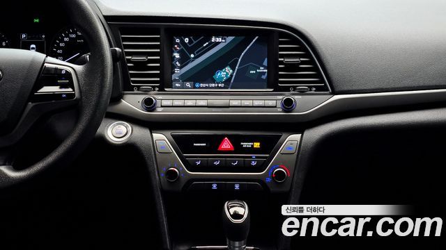 Hyundai AVANTE 2018 — photo 14