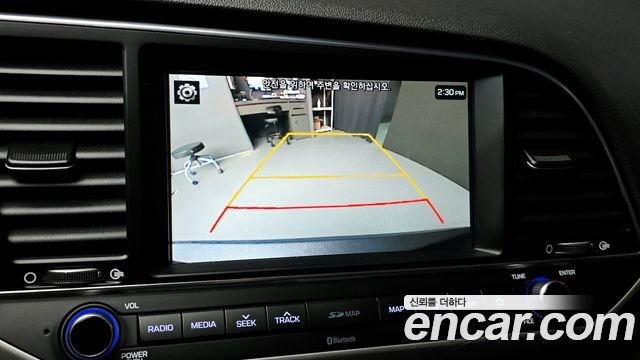 Hyundai AVANTE 2018 — photo 16