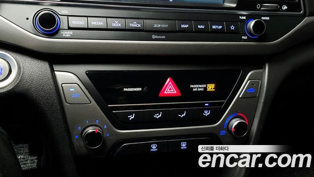 Hyundai AVANTE 2018 — photo 18