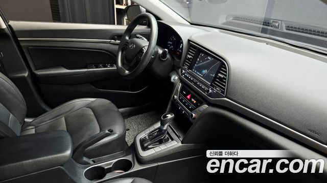 Hyundai AVANTE 2018 — photo 19