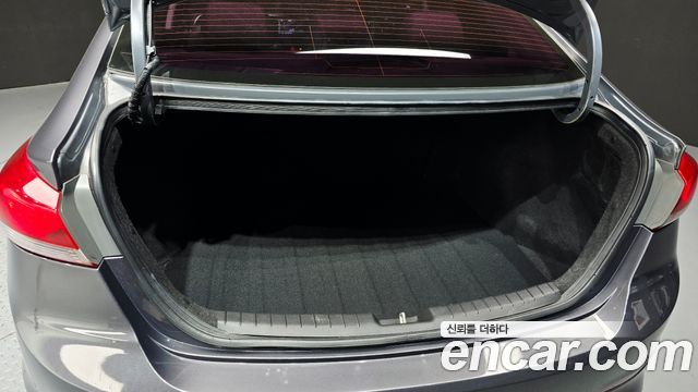 Hyundai AVANTE 2018 — photo 20