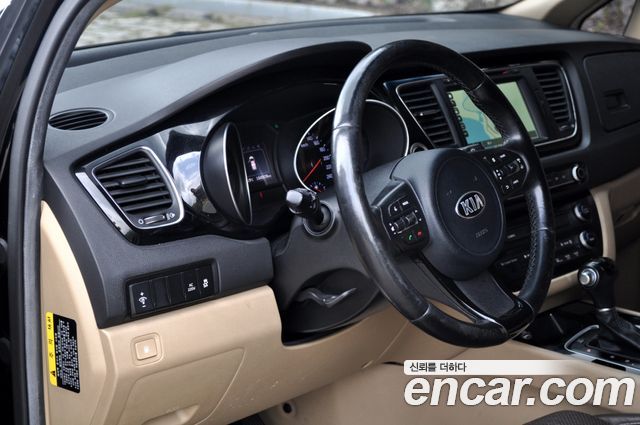 Kia Canival 2015 — photo 10