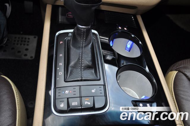 Kia Canival 2015 — photo 13