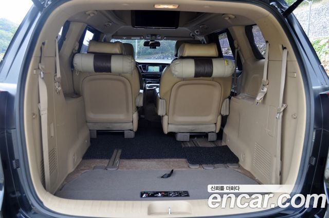 Kia Canival 2015 — photo 14
