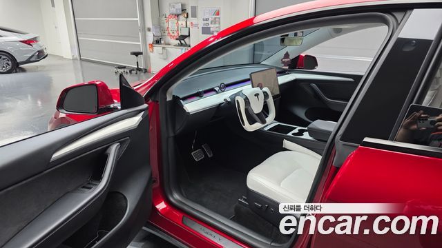 Tesla Model Y 2024 — photo 13