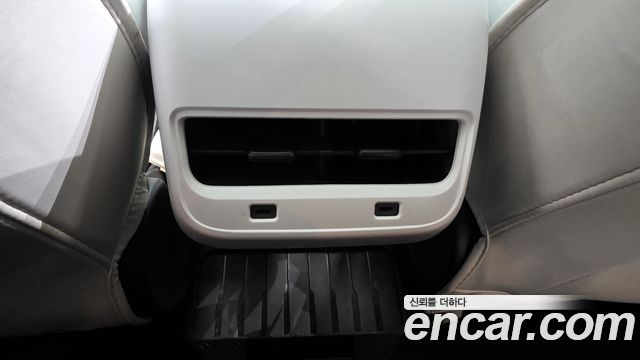 Tesla Model Y 2024 — photo 28