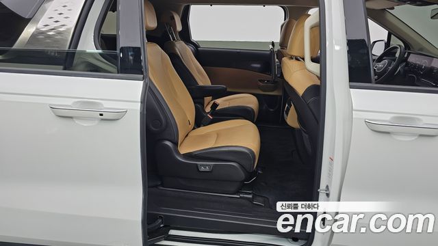 Kia Canival 2023 — photo 11
