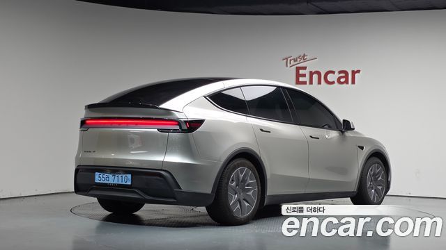 Tesla Model Y 2026 — photo 2
