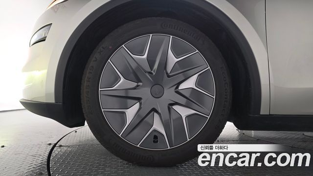 Tesla Model Y 2026 — photo 5
