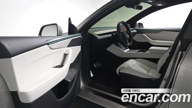 Tesla Model Y 2026 — photo 13