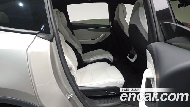 Tesla Model Y 2026 — photo 17