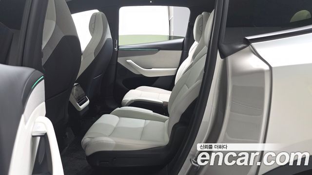 Tesla Model Y 2026 — photo 18