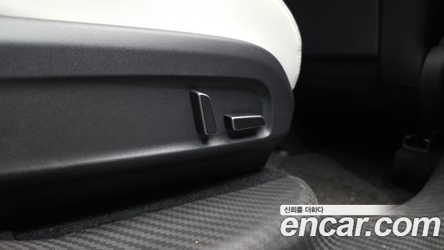 Tesla Model Y 2026 — photo 25