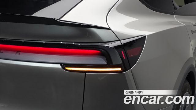 Tesla Model Y 2026 — photo 9