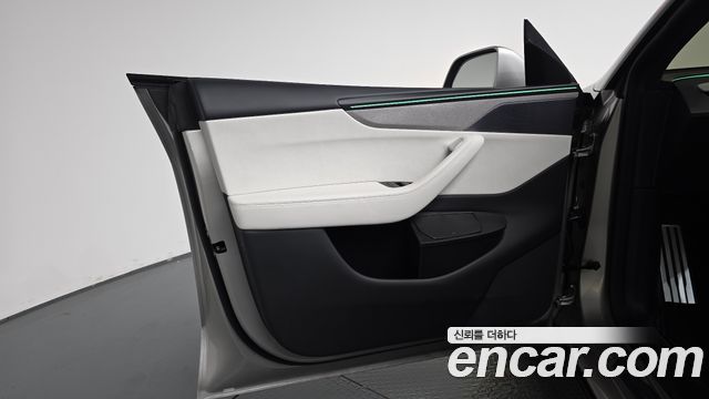 Tesla Model Y 2026 — photo 14