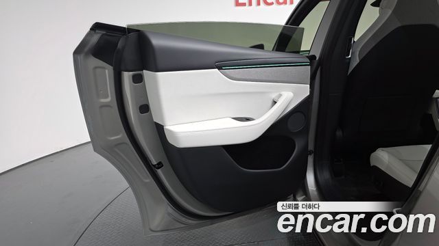 Tesla Model Y 2026 — photo 15