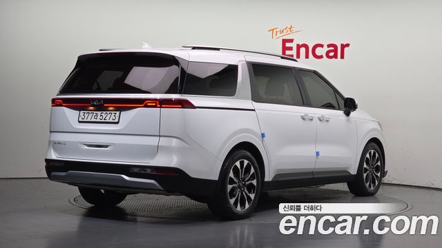 Kia Canival 2023 — photo 2