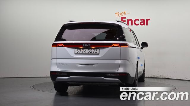 Kia Canival 2023 — photo 4