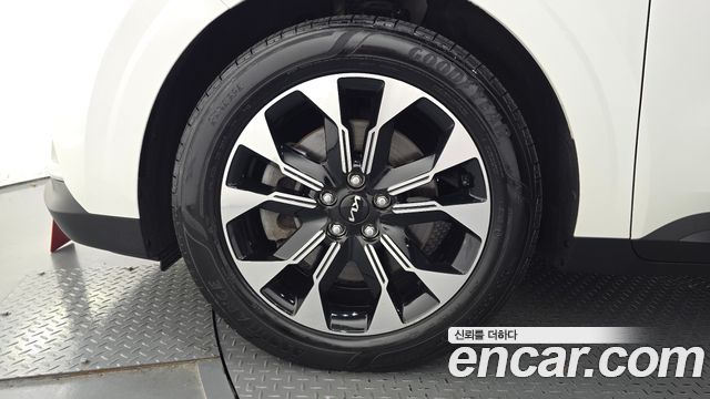 Kia Canival 2023 — photo 5