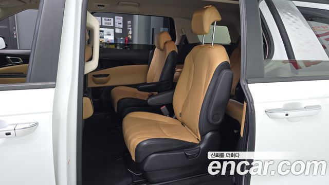 Kia Canival 2023 — photo 17