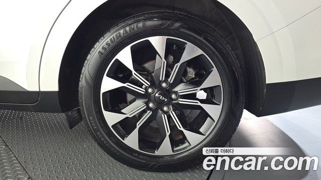 Kia Canival 2023 — photo 7
