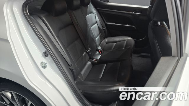 Hyundai AVANTE 2020 — photo 11