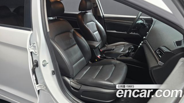 Hyundai AVANTE 2020 — photo 12