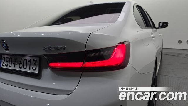 BMW 3-Series 2024 — photo 9