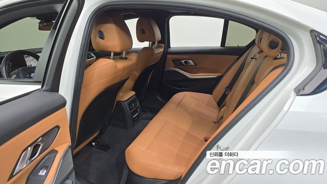 BMW 3-Series 2024 — photo 34