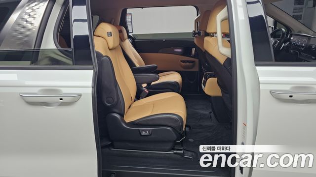 Kia Canival 2022 — photo 17