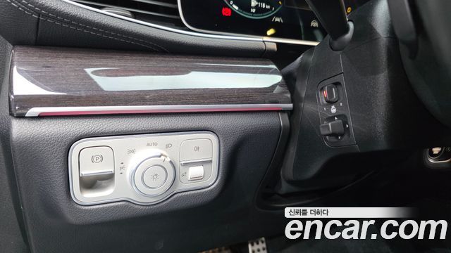 Mercedes-Benz GLE-Class 2021 — photo 29