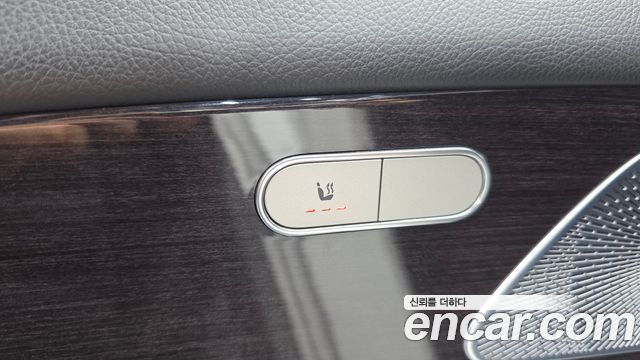 Mercedes-Benz GLE-Class 2021 — photo 32