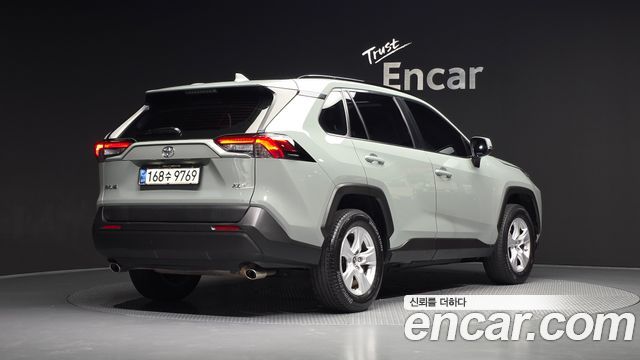 Toyota RAV4 2019 — photo 2