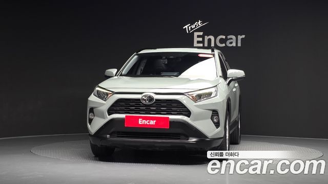 Toyota RAV4 2019 — photo 3
