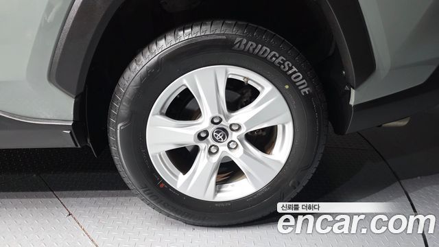 Toyota RAV4 2019 — photo 5