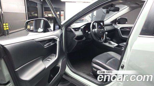 Toyota RAV4 2019 — photo 13