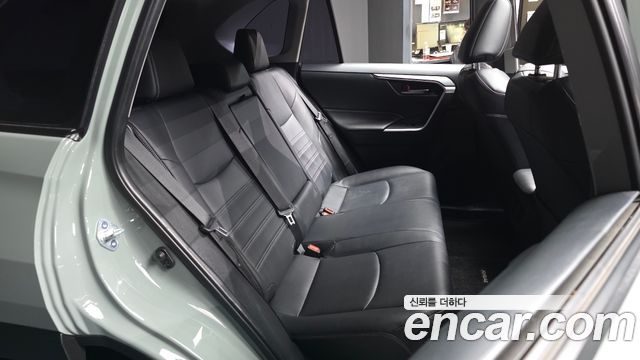 Toyota RAV4 2019 — photo 18