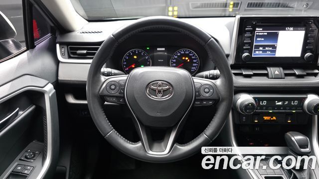 Toyota RAV4 2019 — photo 19