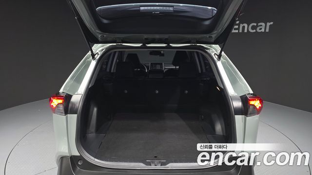 Toyota RAV4 2019 — photo 26