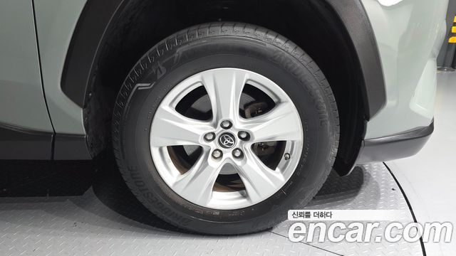 Toyota RAV4 2019 — photo 7