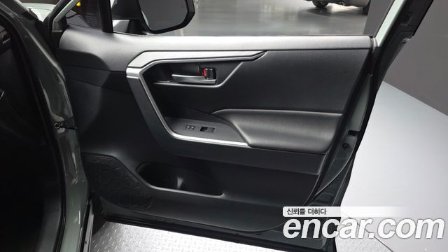 Toyota RAV4 2019 — photo 14