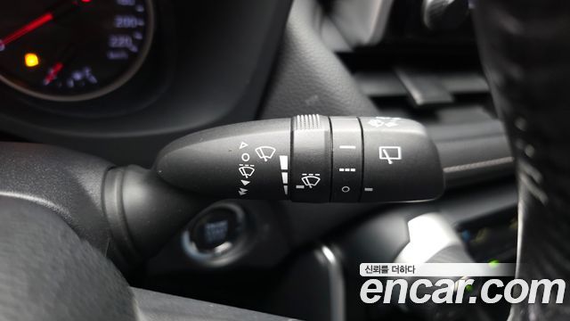 Toyota RAV4 2019 — photo 28