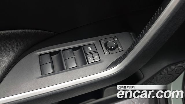 Toyota RAV4 2019 — photo 30