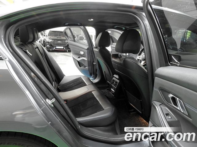 BMW 3-Series 2019 — photo 12